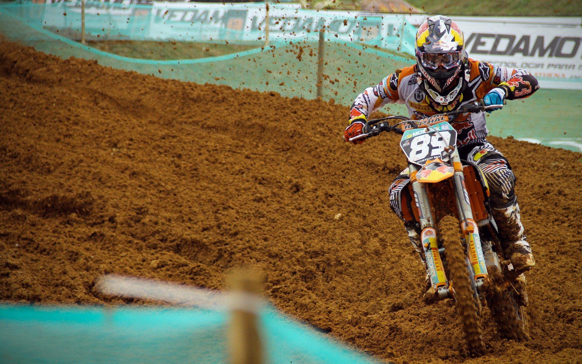 英超争冠白热化，曼城、阿森纳、利物浦三强鏖战，谁能笑到最后？